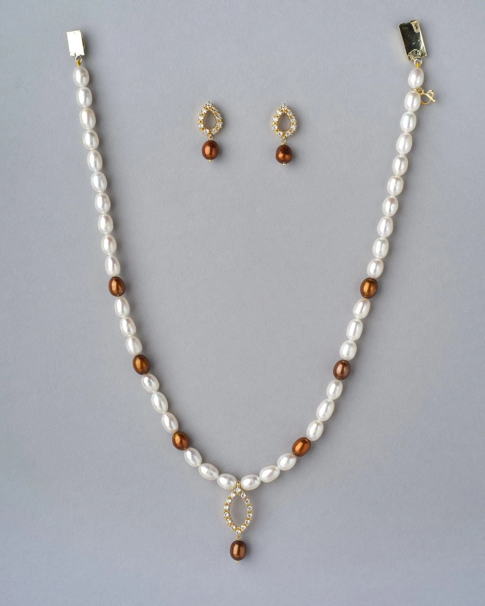 Classic Pearl Necklace Set