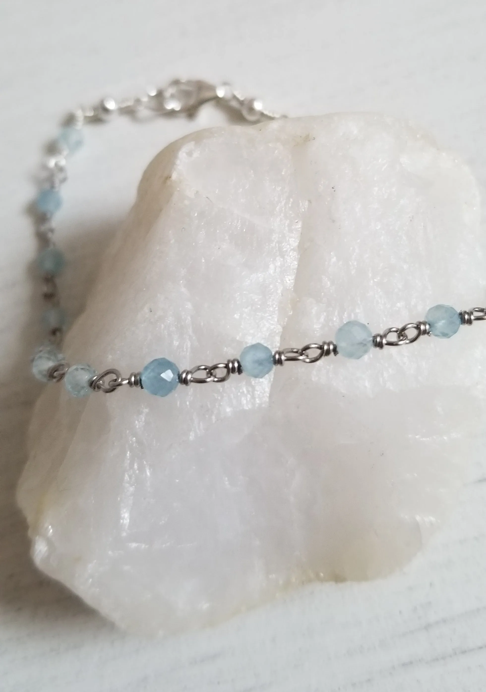 Dainty Aquamarine Beaded Bracelet
