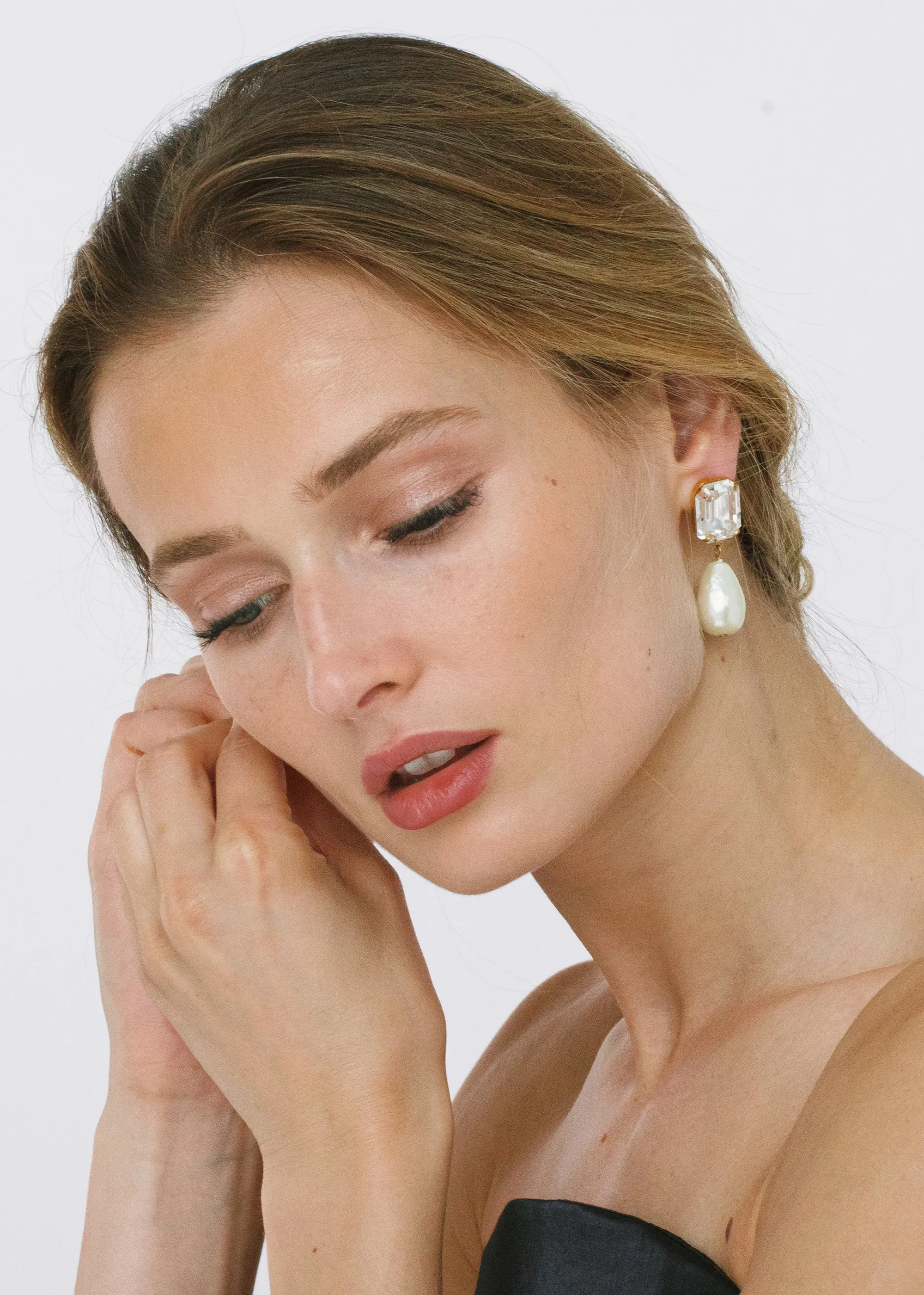 Liana Earrings -- Diamond