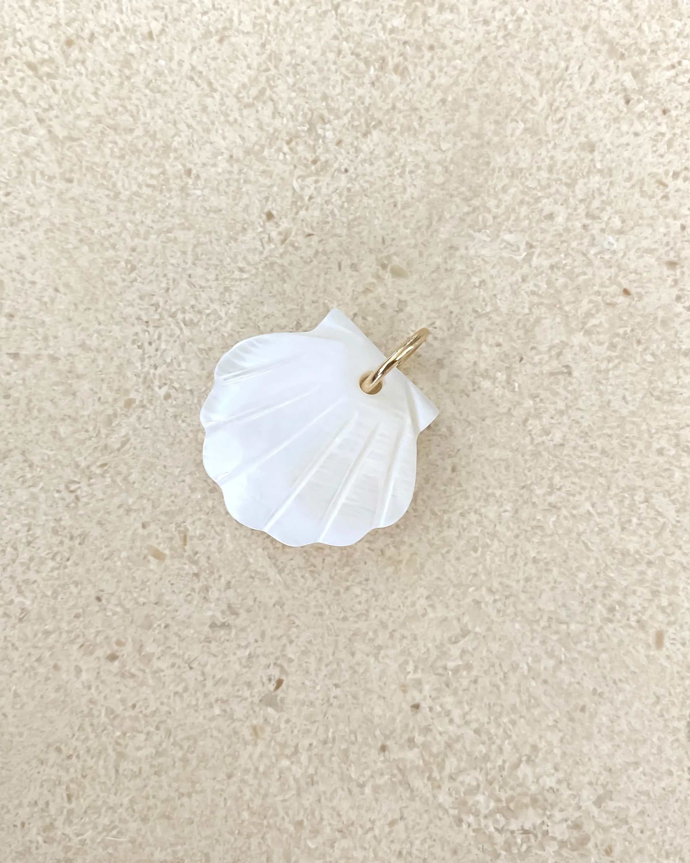 LISA Shell Necklace Pendant 14K