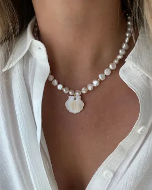 LISA Shell Necklace Pendant 14K