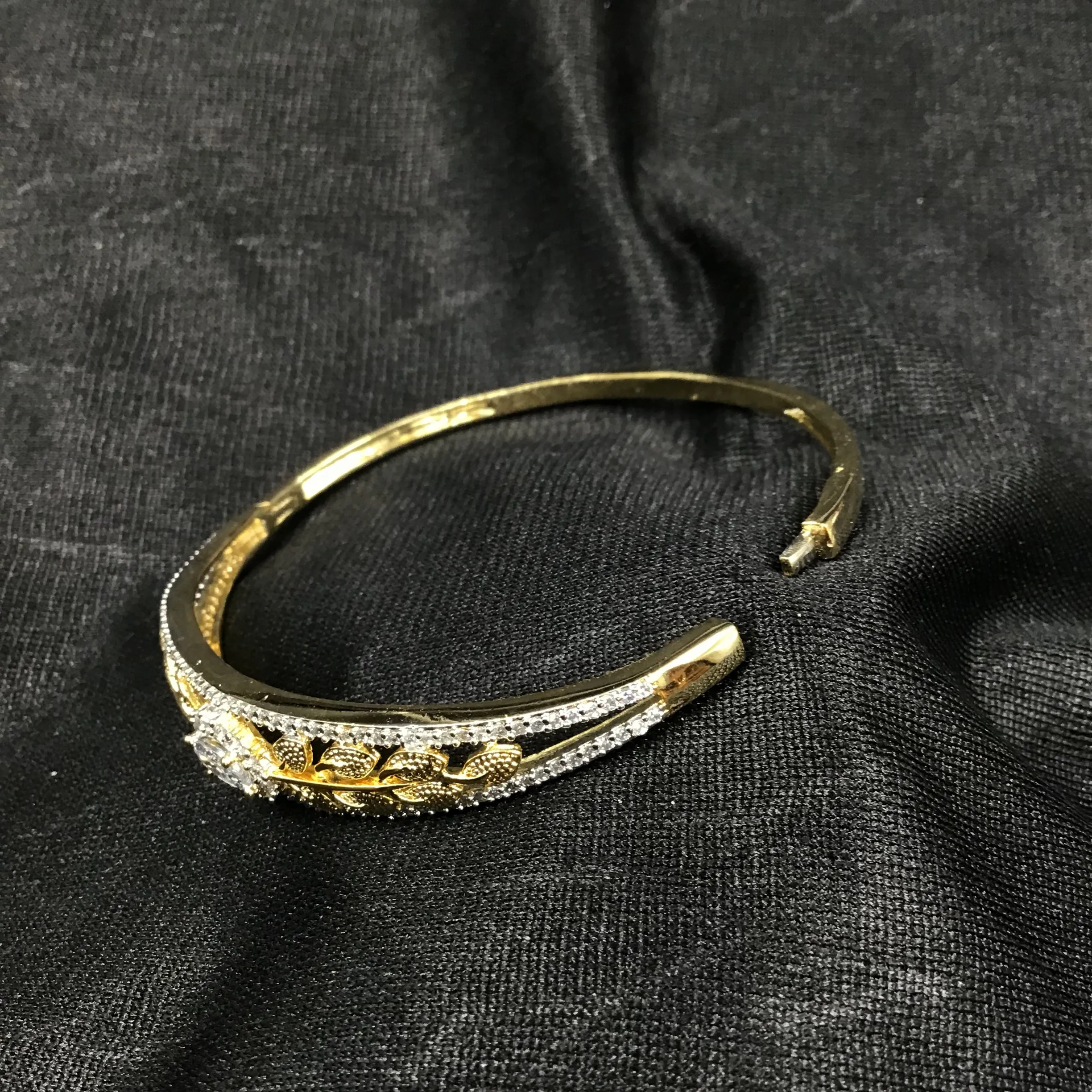 Openable Zircon/AD Bracelet 3251-11