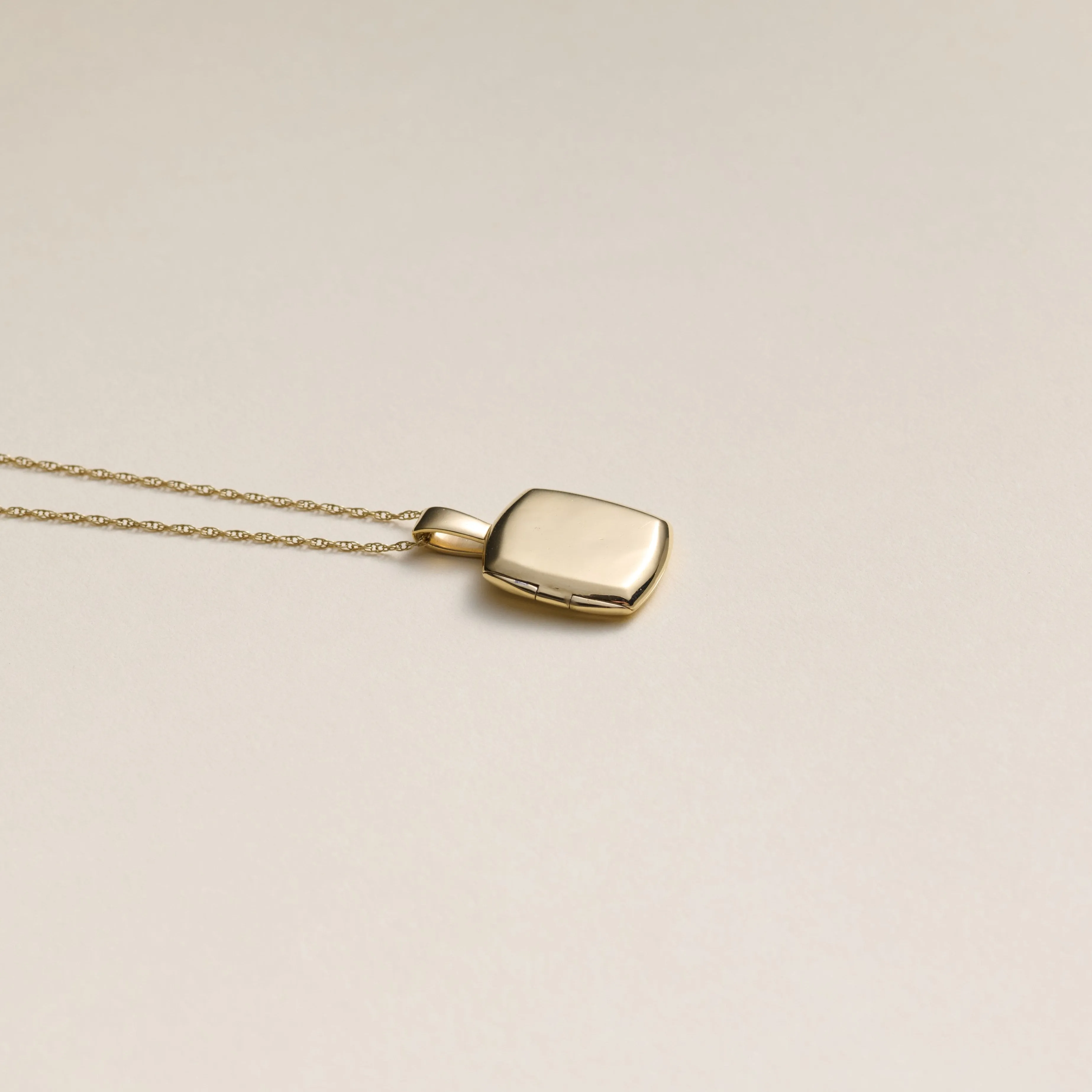 Toni Simple Locket 14K Recycled Gold Vermeil