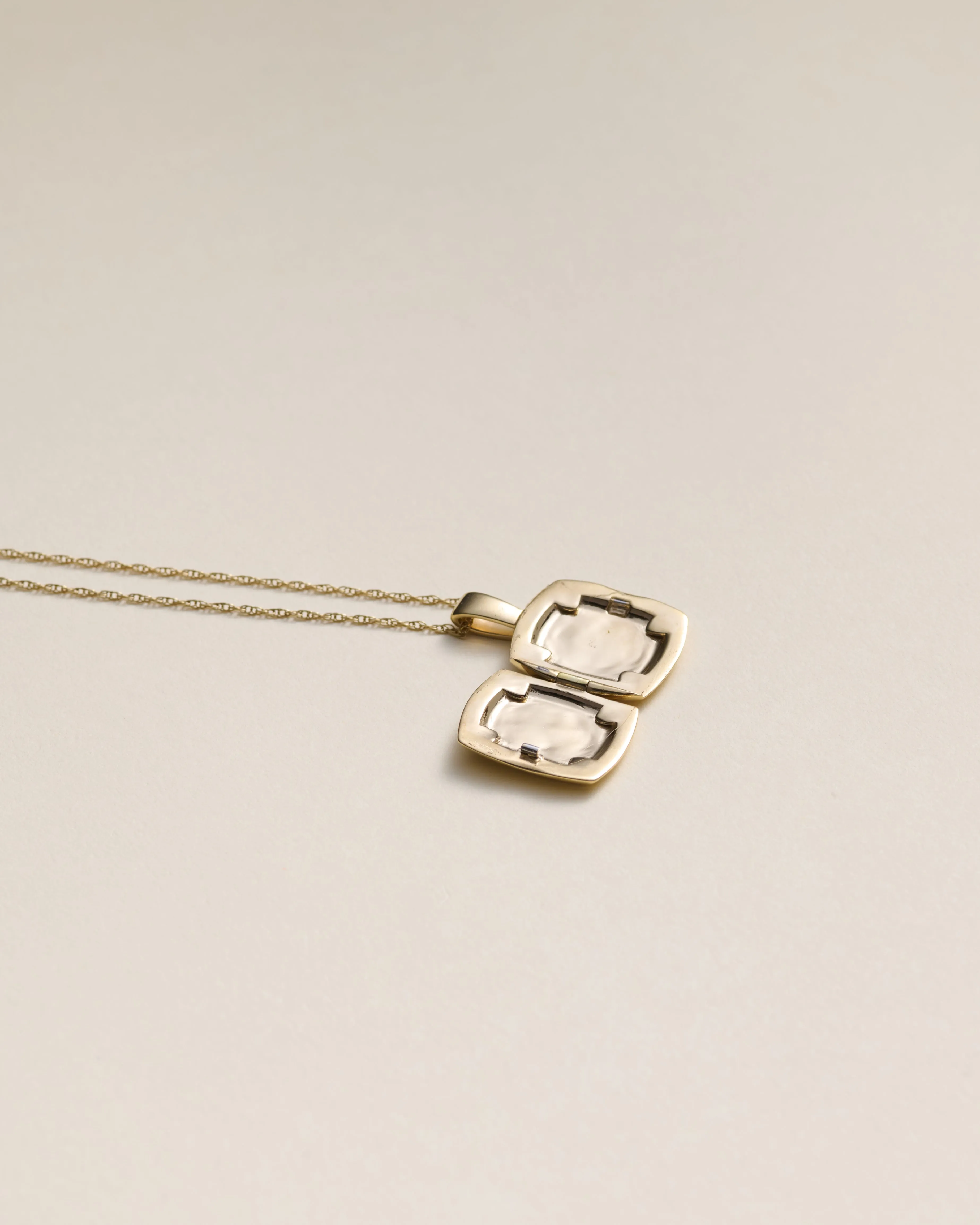 Toni Simple Locket 14K Recycled Gold Vermeil