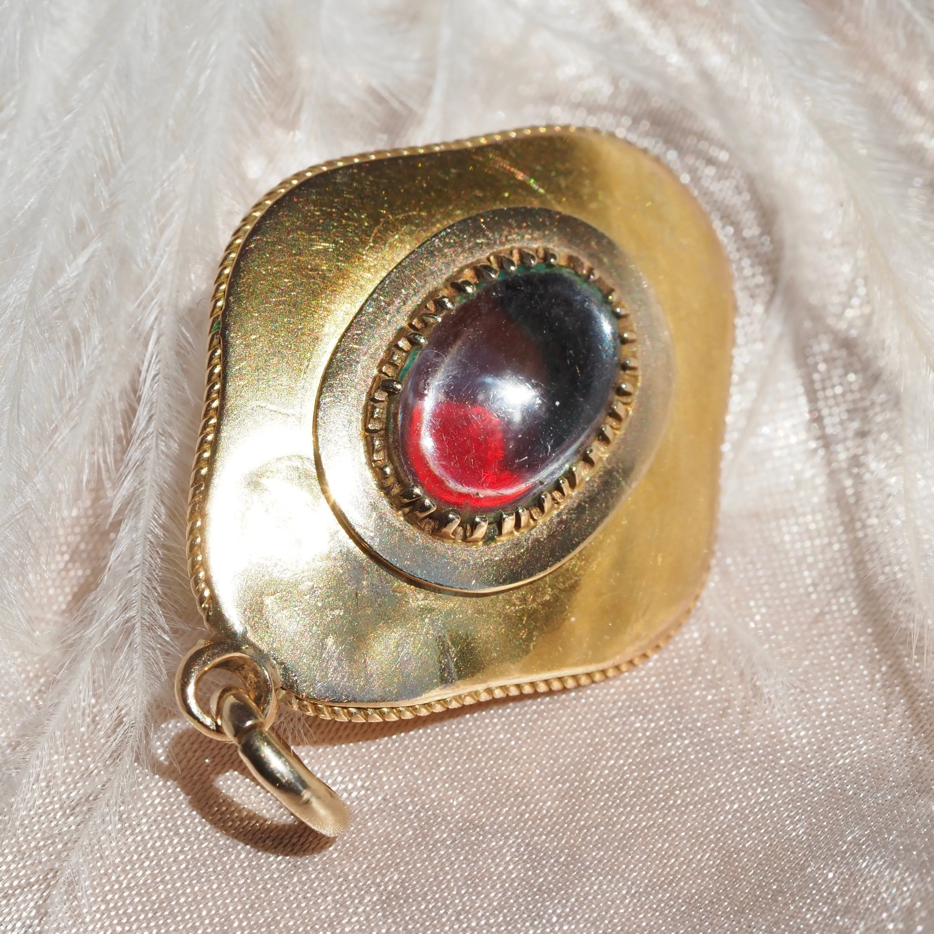 Victorian English 15k Gold Garnet Locket